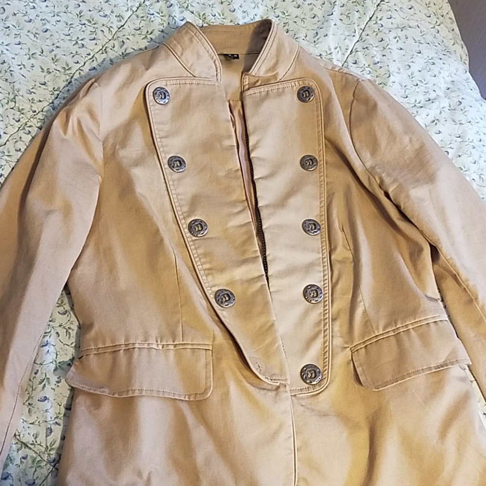 a cute light tan jacket, perfect for fall!